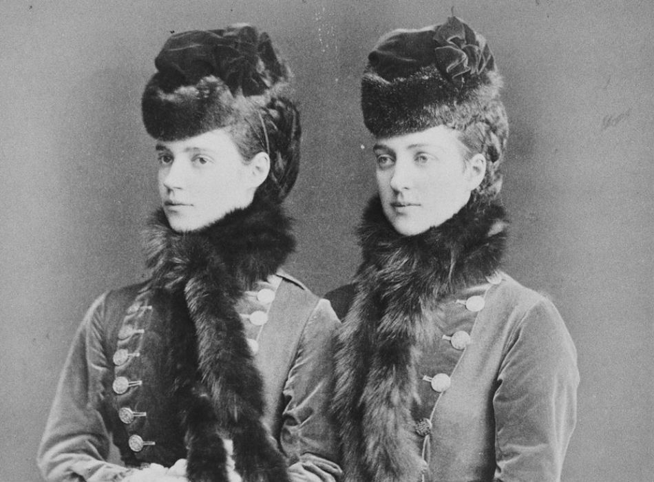 　ロシアのファッションと毛皮は、はるか昔から切っても切れない関係にある。アレクサンドラ・オブ・デンマークと、皇帝アレクサンドル3世皇后のマリア・フョードロヴナ。1875～1879年。