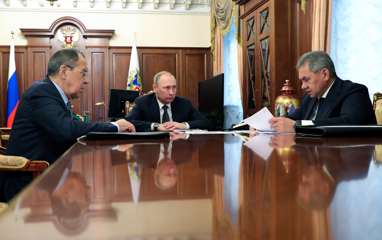 Vladimir Putin and Foreign Minister Sergey Lavrov (L) listen to Defense Minister Sergei Shoigu in Moscow on Dec. 29, 2016. 