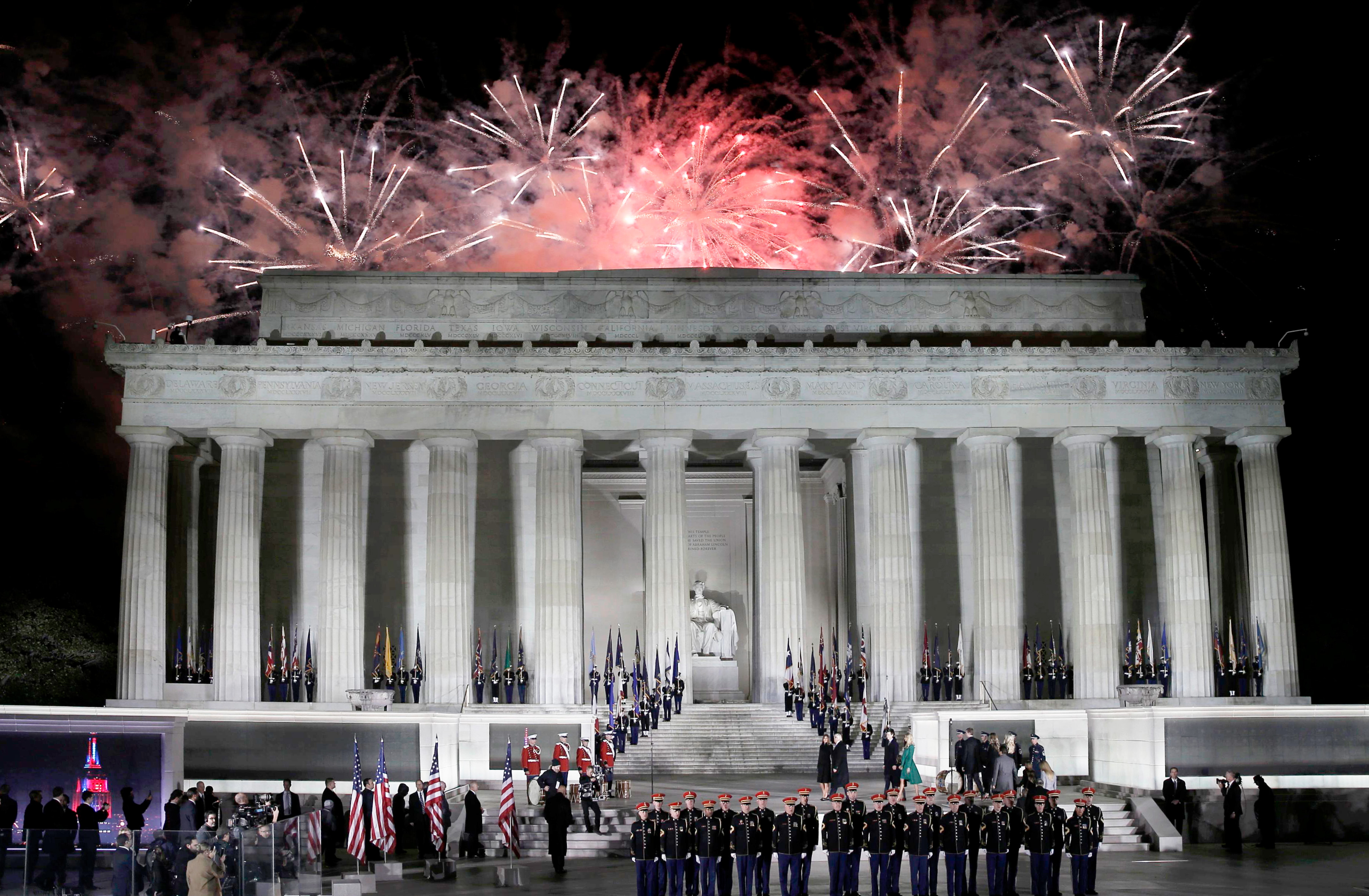 Evento pré-posse de Trump ocorreu no Lincoln Memorial, em Washington