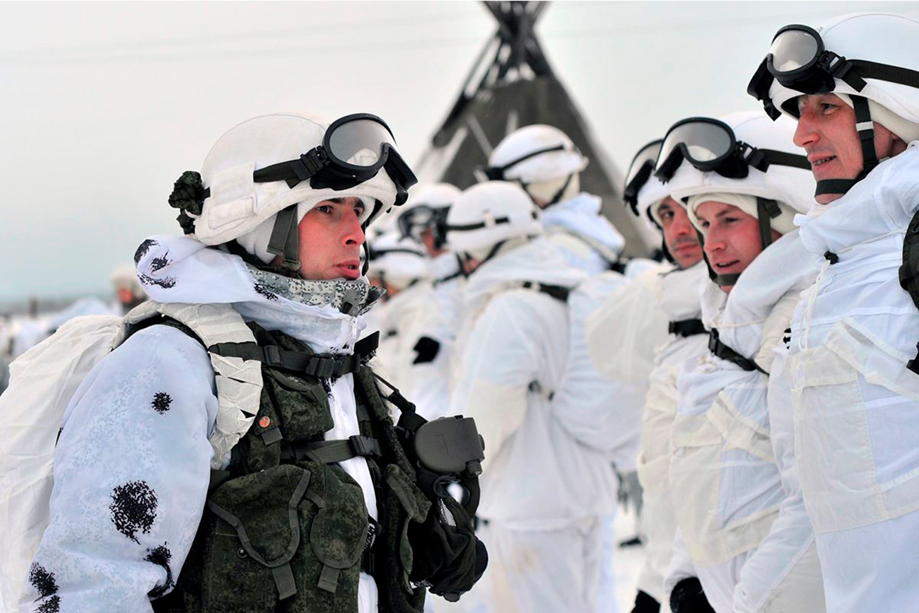 В средата на януари 80-та самостоятелна арктическа моторизирана въоръжена бригада на руския Северен флот проведе учение в еленска ферма, близо до селището Левозеро в Мурманска област.