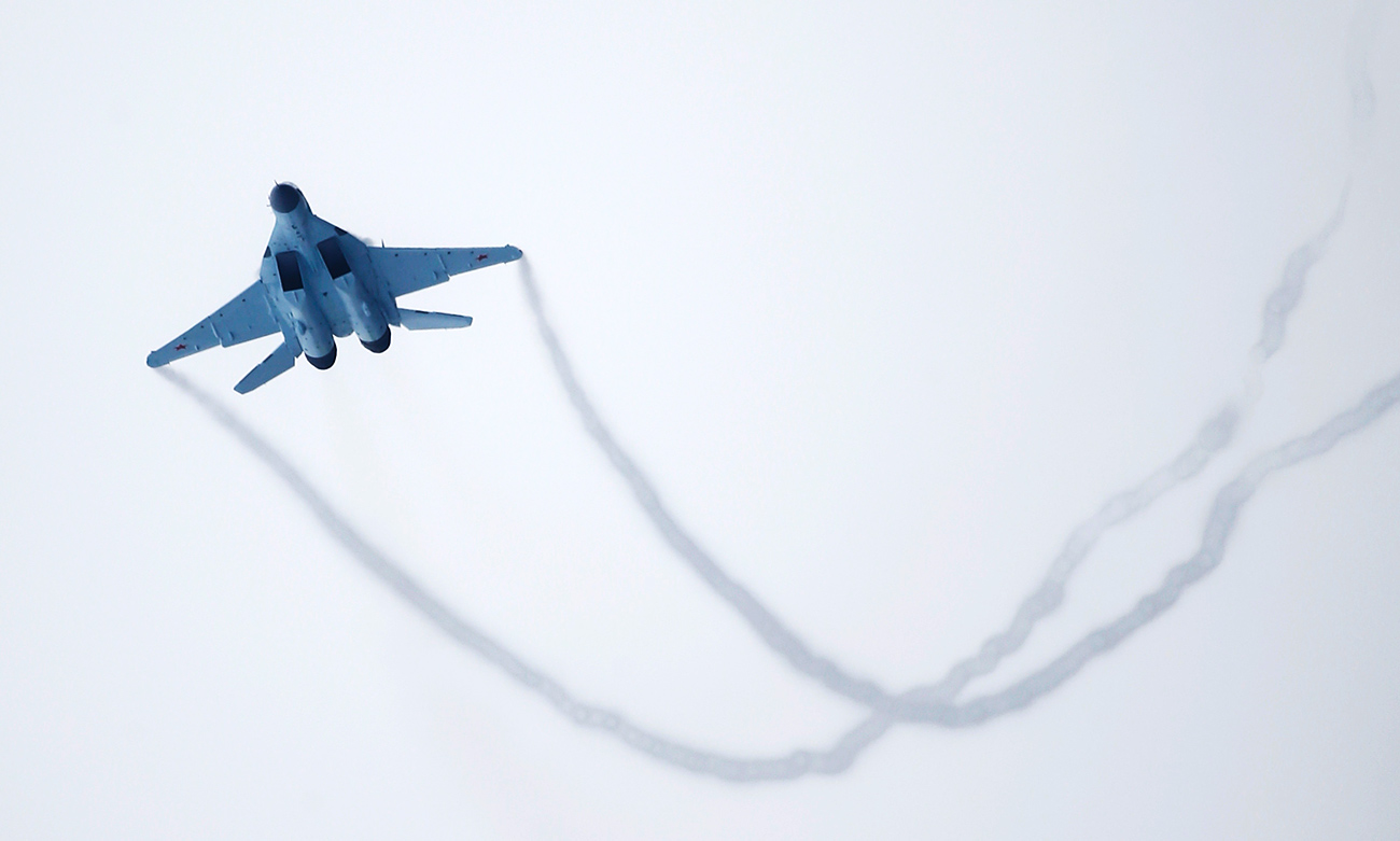 A new multi-role Russian MiG-35 fighter flies during its international presentation at the MiG plant in Lukhovitsy outside Moscow. Source: Reuters