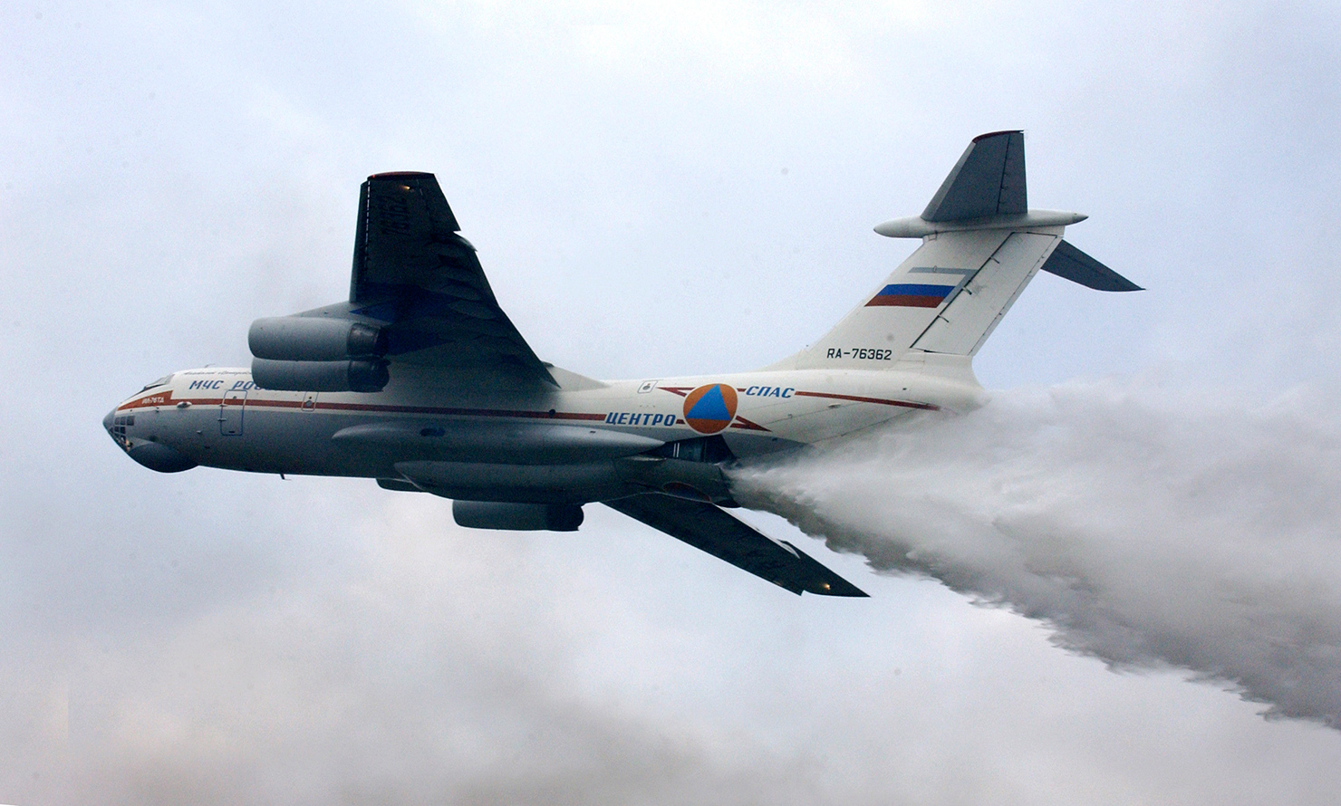 Il-76 é maior avião usado para combate a incêndios no mundo