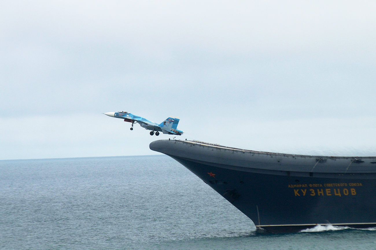 Sukhoi Su-33 fighter jets were launched from the Russian Admiral Kuznetsov carrier as part of a large-scale operation against terrorists in Syria. Photo: Military drills in the Nothern Sea before the mission.