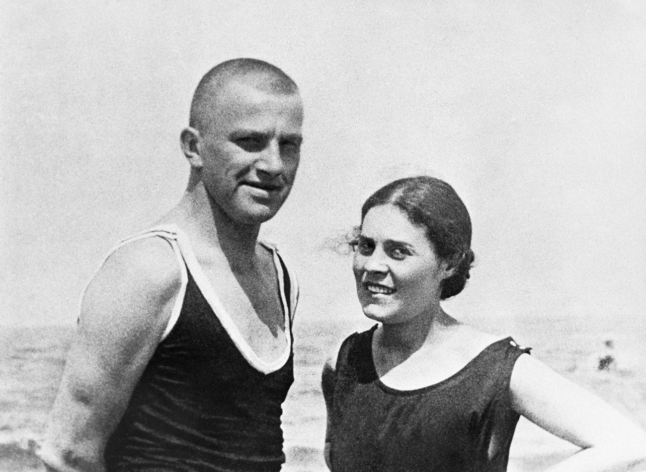 Soviet poet Vladimir Mayakovsky (1893-1930) and Lilia Brik (nee Kagan, 1891-1978) at Norden Zee in Germany in 1922.