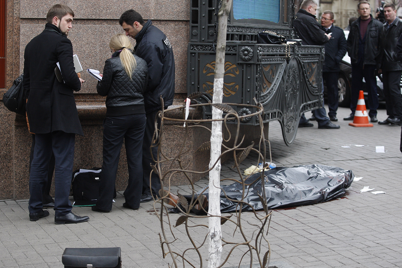 Припадници украјинске полиције на месту убиства Вороњенкова. 