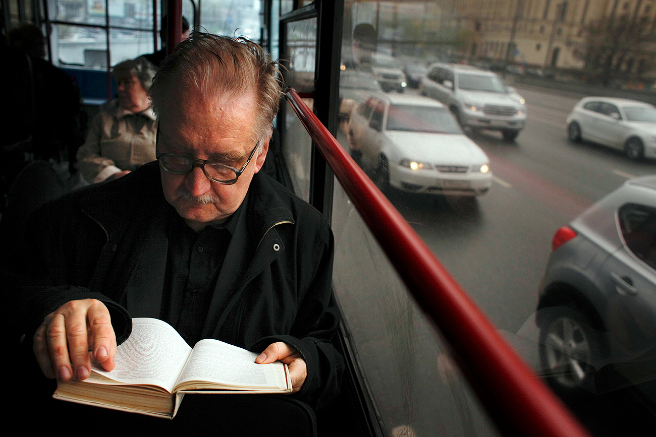Letture in autobus a Mosca.