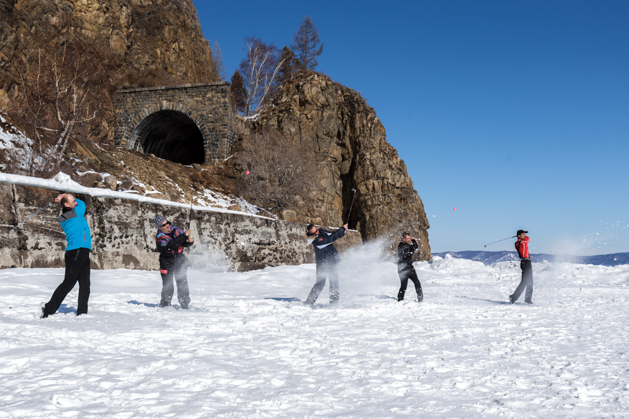 „Kod zimskog golfa me privlači kombinacija krajolika Bajkala i prilika da radim nešto novo na otvorenom“, kaže Aleksandar Kočetkov, šef Ruske golf federacije.