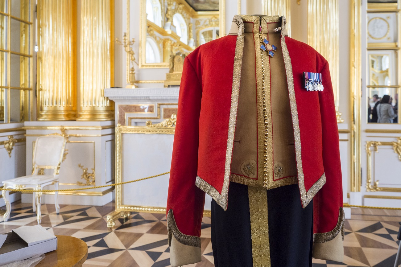 The uniform is now part of the collection of Tsarskoye Selo museum. Four representatives of the Royal Scots Dragoon Guards donated one more uniform to the museum. // Uniform presented by the Royal Scots Dragoon Guards to Tsarskoye Selo museum.