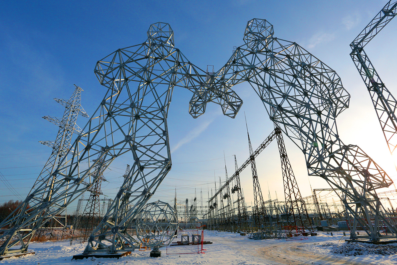 2018年FIFAワールドカップに先立ち、ドブリャンカ町（ペルミ地方）の近くに、フットボール選手の形をした電気鉄塔が立てられた。