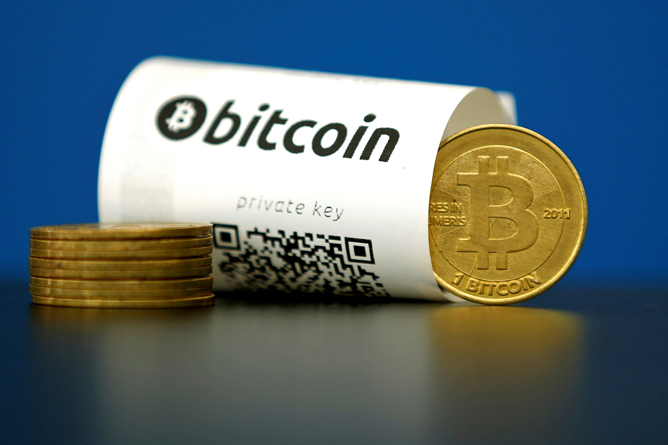 Bitcoin – uma alternativa digital às moedas tradicionais, que hoje não é regulamentada por nenhum país ou banco no mundo.