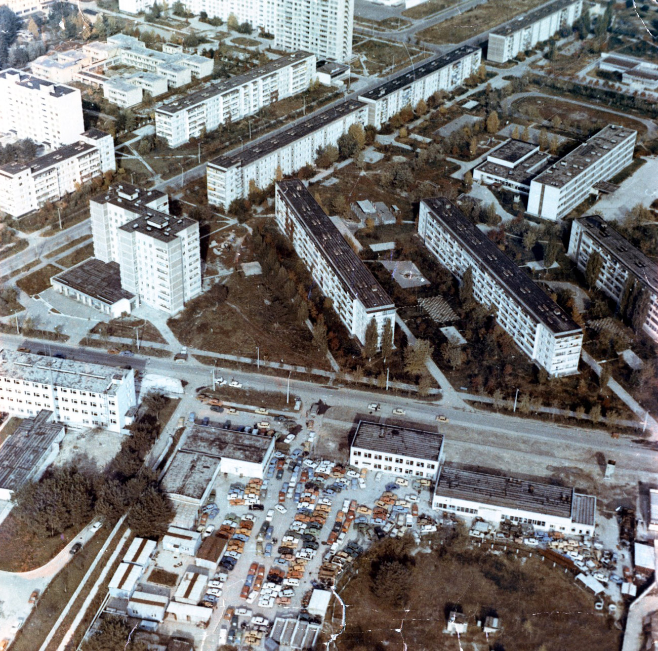 Depois que os locais foram evacuados de Pripyat e outros assentamentos próximos, uma zona de exclusão com raio de 30 km foi criada em torno da instalação nuclear.