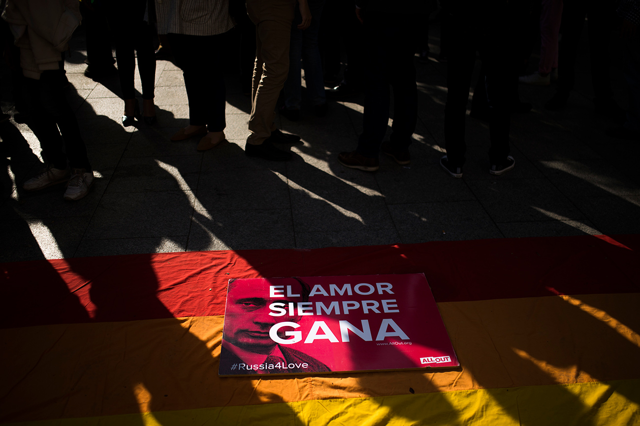 Concentración en Madrid contra la represión de homosexuales en Chechenia, el 25 de abril. 