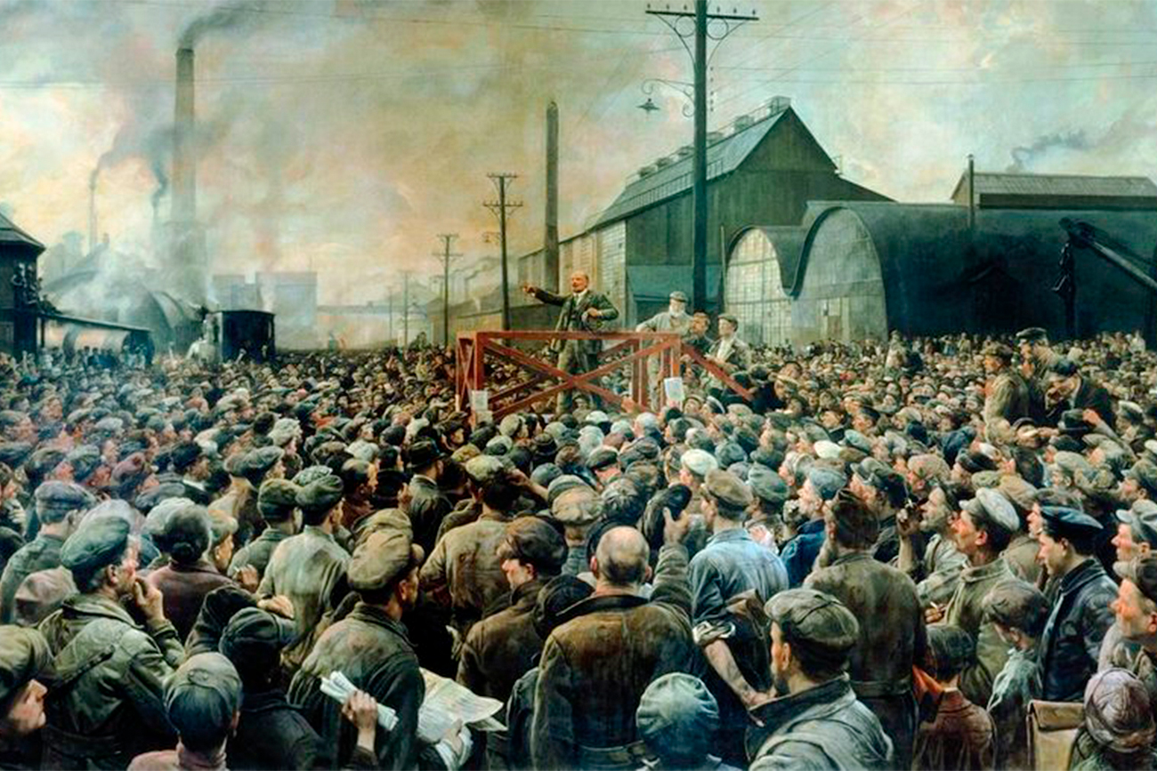 Владимир Ленин на митинг на работниците на Путиловската фабрика во мај 1917. 