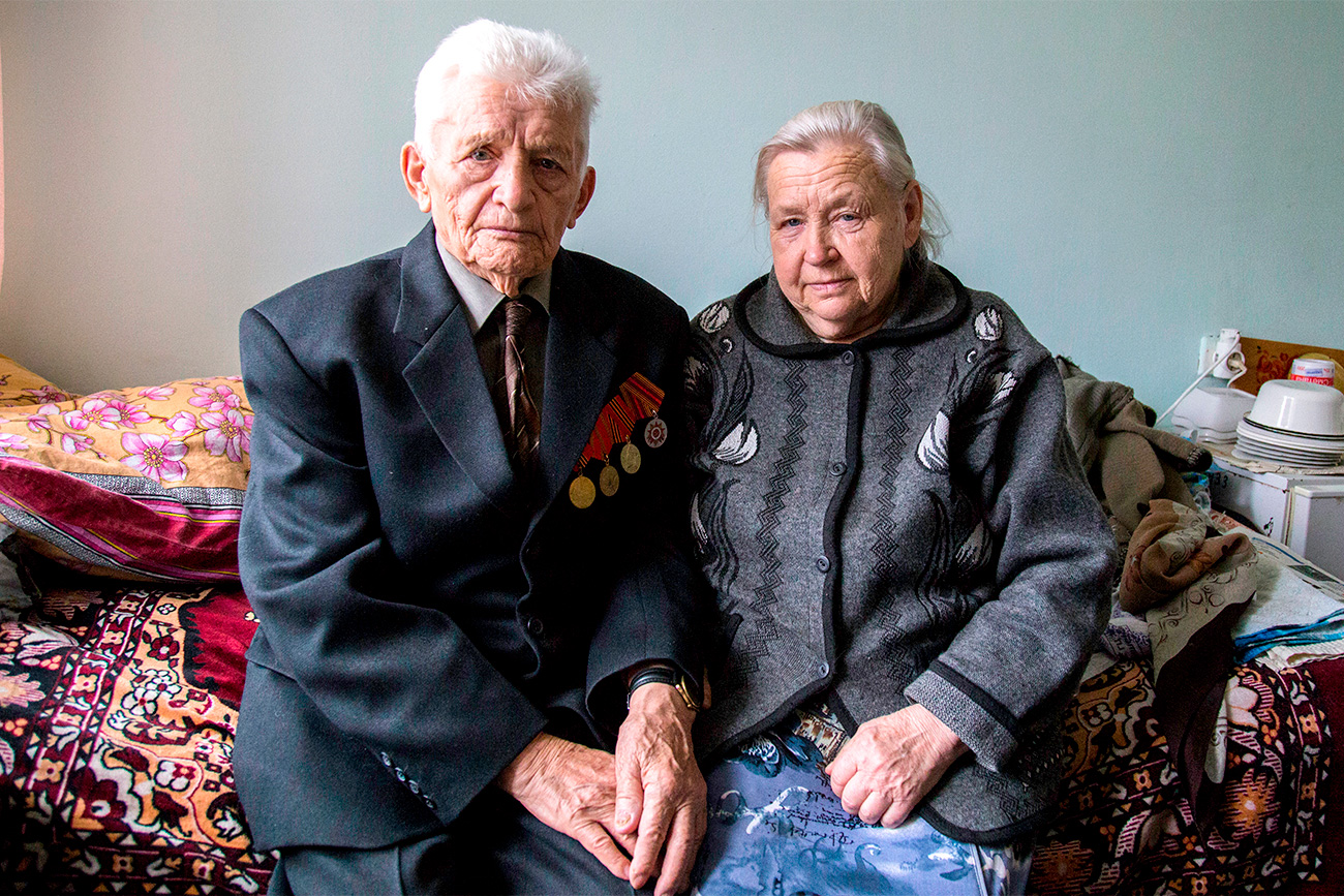 Lubov Barbakova (74) and Aleksei Balahonov (87) met at the Vishenki center, too. Aleksei moved there because he did not want to be a burden for his brother. He also wanted to have an opportunity to communicate with people of his own age. He met Lubov at the center right after she moved there, and a few months later they got married and moved into a separate room together. The supervisors of the center encourage such marriages and allow newlyweds to move into separate rooms.