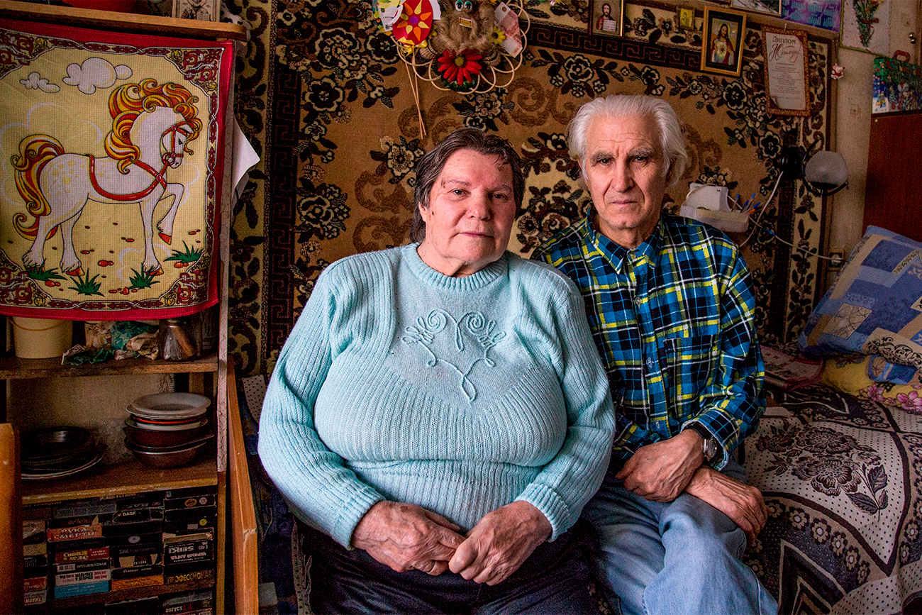 Ekaterina Krivosheeva (80) and Ivan Petrov also met at Vishenki. Ekaterina jokes that she won her husband in a card game. In summer pensioners who live in the home for elderly people love playing card games outdoors. A lot of people make acquaintances there. One day during a card game Ekaterina noticed that Ivan was letting her win on purpose, and that is how their relationship started. After a few months of dating Ivan offered Ekaterina to move in together, but she was in doubt. Ekaterina is physically disabled and did not want to become a burden for Ivan. However, that did not put him off, and soon they started living together. Though Ekaterina has serious problems with her health, she is very optimistic. She sings the leading part in a song ensemble. Ivan supports his woman and takes care of her.