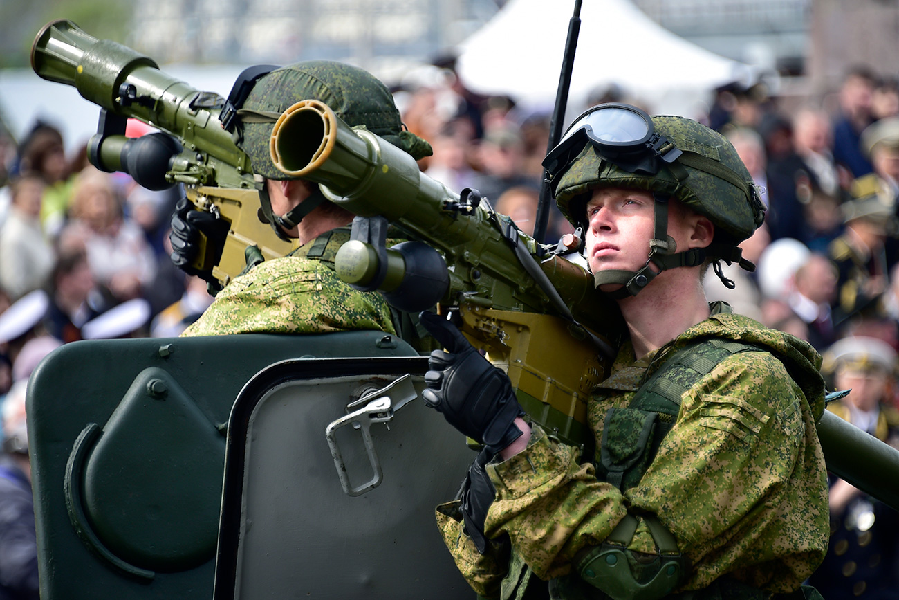 Sistemas de Defensa Aérea Portátil Igla-S durante el desfile del 9 de mayo en Vladivotok.