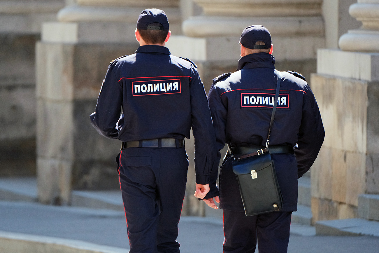 Policías en Moscú.