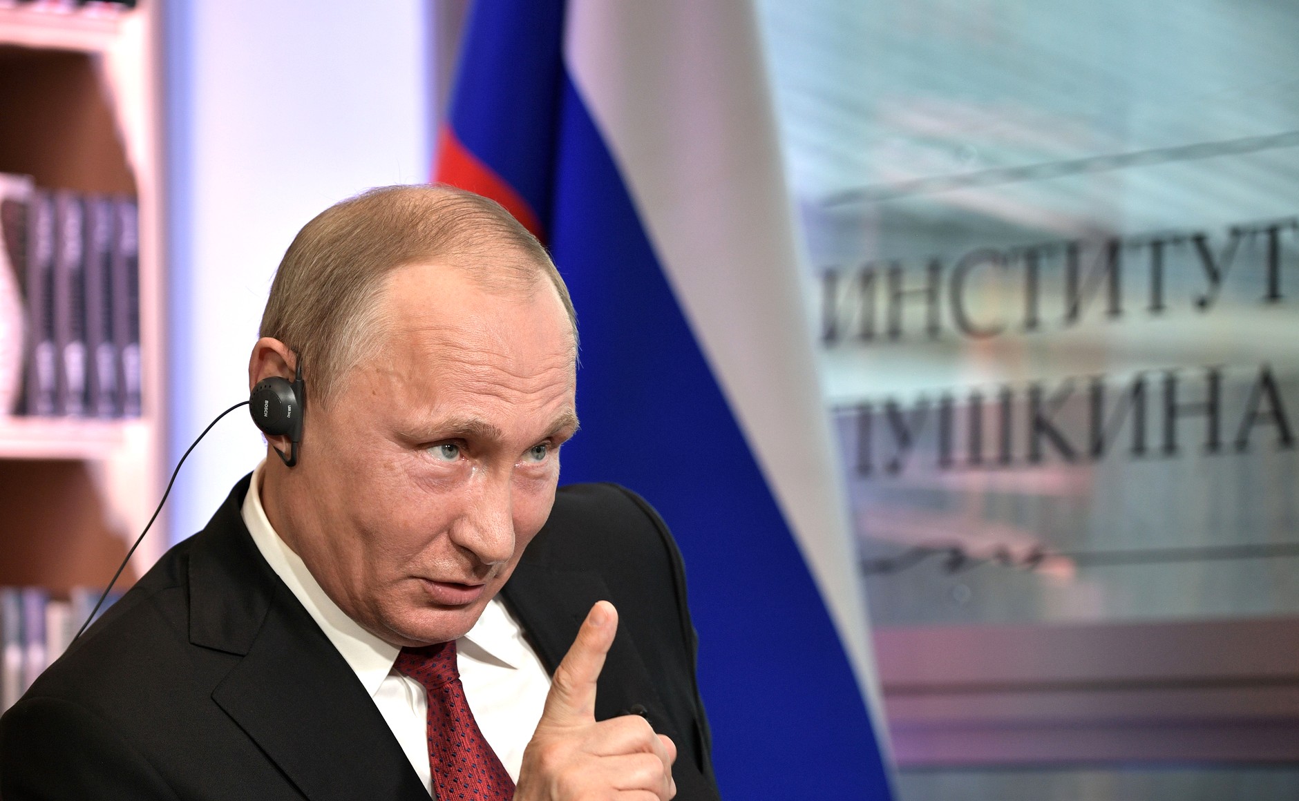 Putin mengatakan bahwa daripada terus-terusan menyebarkan mitos semacam itu, lebih baik Barat bekerja sama dengan Rusia di setiap level.
