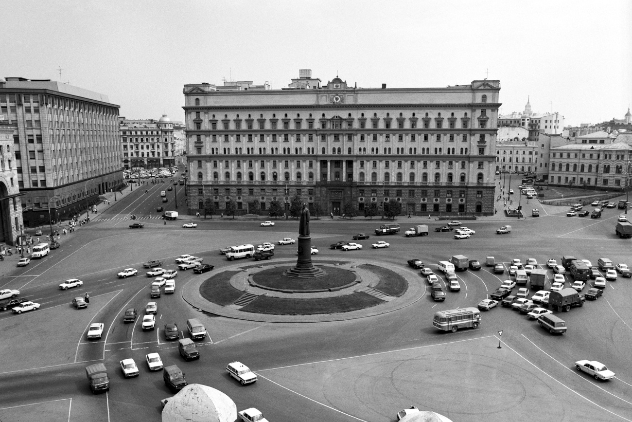 Гледка към площад "Лубянка" и сградата на КГБ.