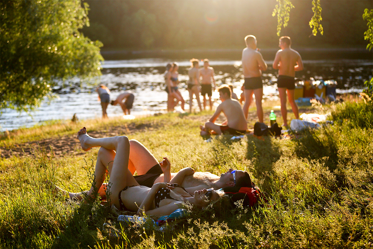People sunbathing on a beach in Moscow’s Serebryany Bor. 