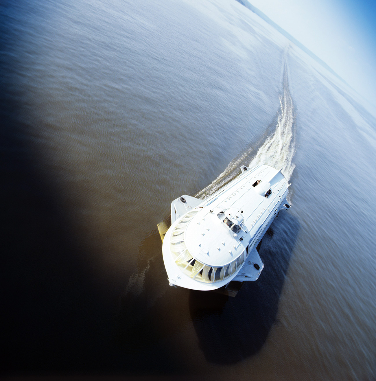 Kometa predstavlja putnički hidrogliser, koji je u SSSR-u konstruiran ranih 60-tih godina. Riječ je o brodu koji posjeduje podvodna krila ("hidrokrila") koja ga pri gibanju izdižu na površinu vode. Dok stoji, hidrogliser djeluje kao i svaki drugi brod. Međutim, kada se brzina počne povećavati, on se izdiže iznad površine vode. Na kraju je trup broda izdignut iznad vode i hidrogliser djeluje kao brod na skijama.