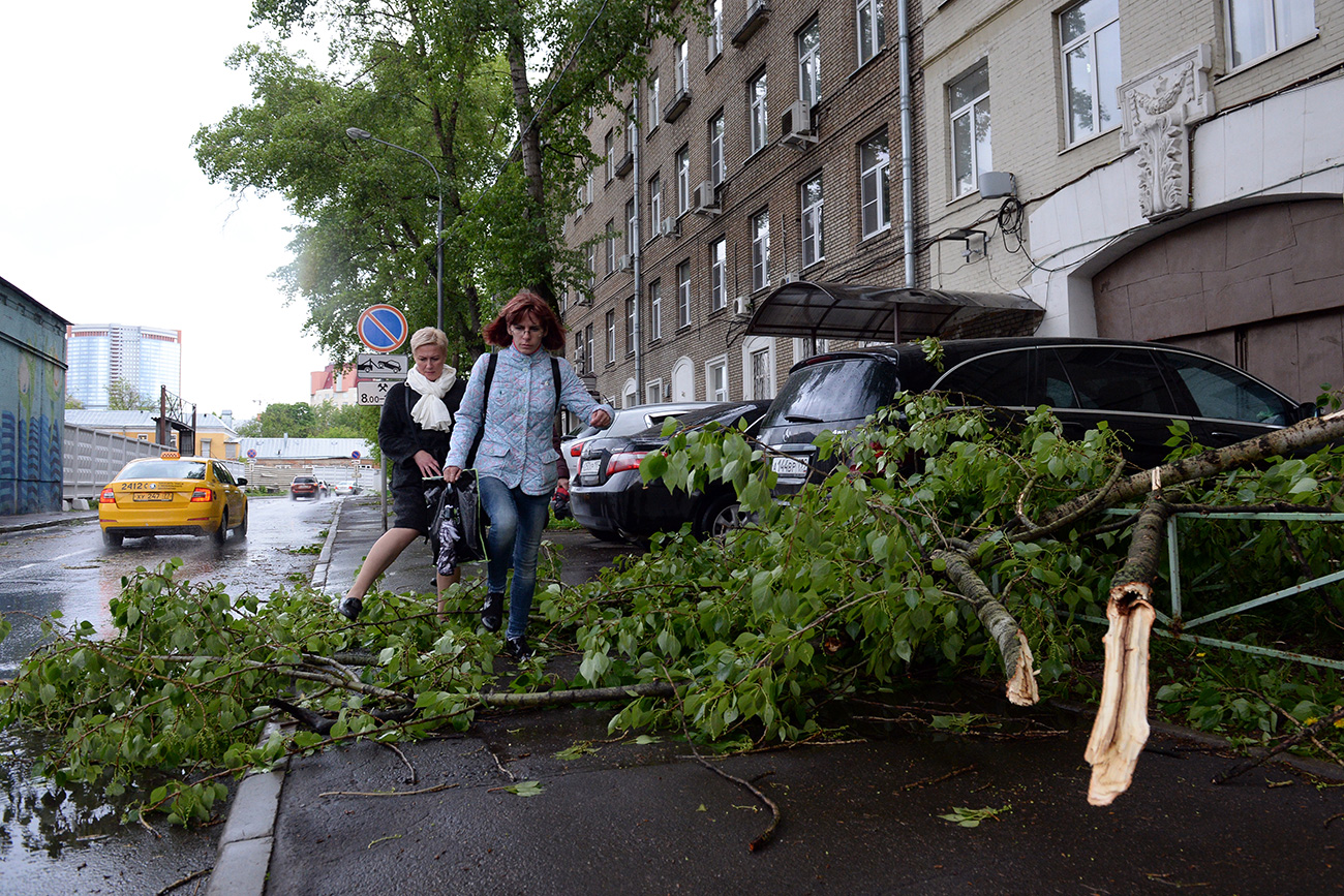 Hari terberat sepanjang musim ini adalah ketika badai tropis menghantam ibu kota Rusia.
