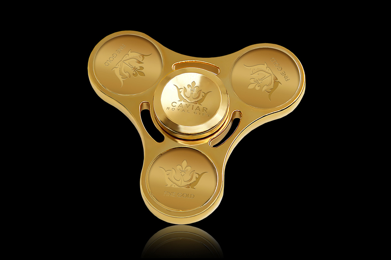 Spinner de oro se vende por 17.000 dólares.