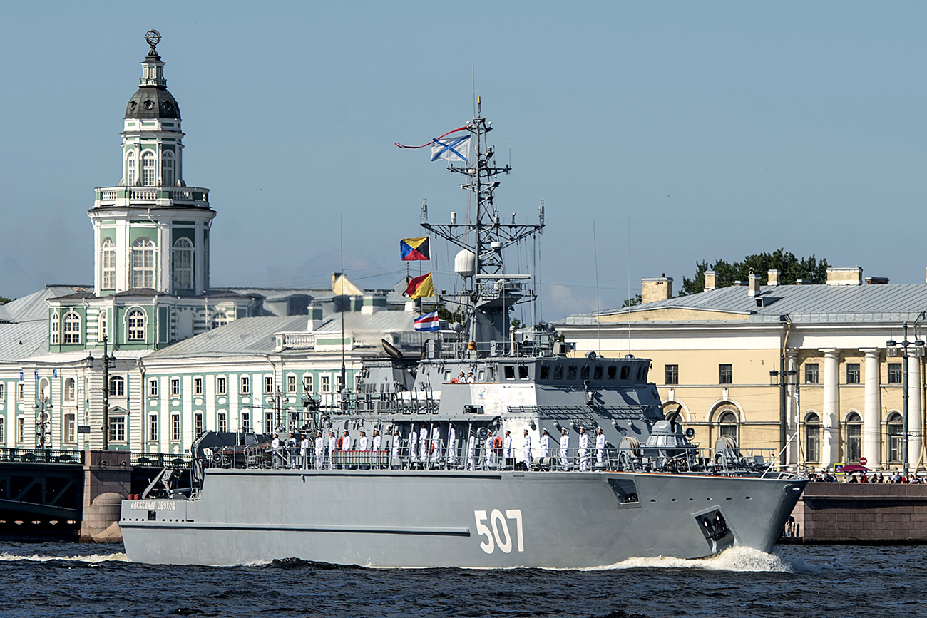 Alexander Obukhov Project 12700 mine sweeper during the rehearsal of the parade marking Russian Navy Day in St. Petersburg.
