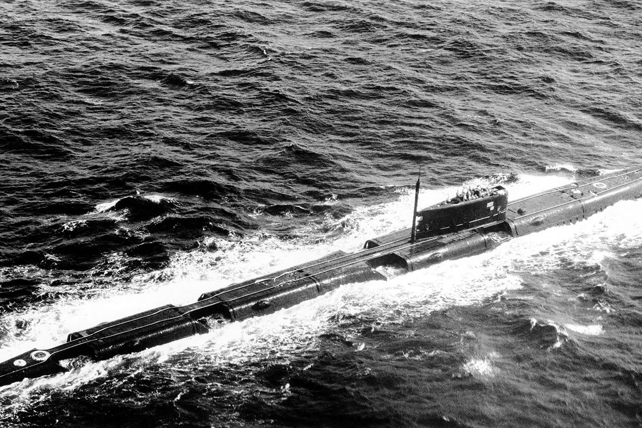 Un submarino soviético de misiles guiados de la clase Echo II.
