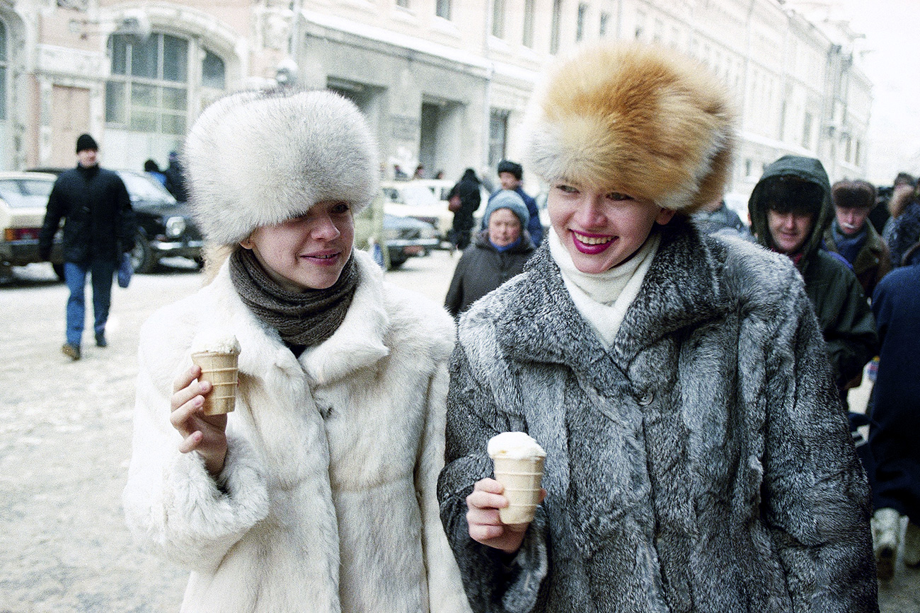 Moskovčanki s sladoledom pri - 8 °C, 21. januar 1992.