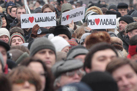 Signs: "We love shashlik". "We love khachapuri (Caucasian food)"Source: RIA Novosti