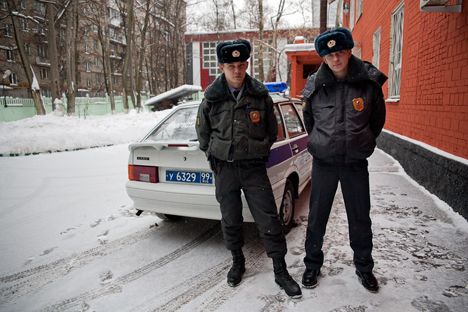 "Man kann auch ehrlich arbeiten": Die Moskauer Polizisten Menschenin (links) und Kusminow auf Streife. Foto: Ruslan Suchuschin