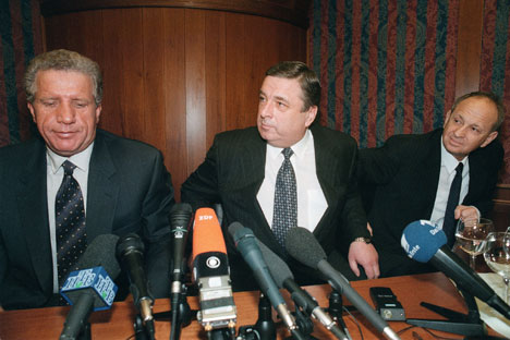 Behjet Pacolli (left) with Pavel Borodin, Chief-manager of Presidental Administration during his visit in Russia on Kremlin's affair, 1999. Photo by Dmitry Duhanin/Kommersant