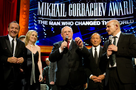 O ex-presidente da União Sovietica e vencedor do Prêmio Nobel da Paz Mikhail Gorbatchev é homenageado por seu aniversário de 80 anos em festa de gala no Royal Albert Hall, em Londres/Foto:Getty Images/Fotobank