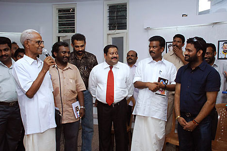 Ratheesh C. Nair (in the middle) among other guests in the Russian Cultural Center in Thiruvananthapuram.   Source: http://cartoonacademy.blogspot.com
