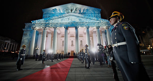 El escenario y la ópera del Teatro Bolshói, cerrado durante seis años, desean volver a convertirse en el corazón cultural de Rusia. Foto de AP
