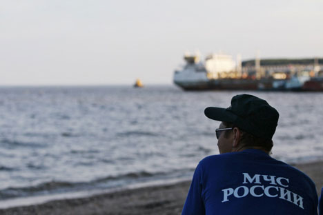 Mitarbeiter des russischen Katastrophenschutzministeriums am Ufer des Kuibyschew Stausee. Foto: RIA Novosti