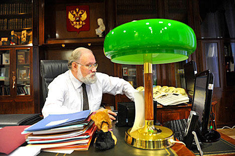 Vladímir Churov en su despacho. Foto de Ria Novosti