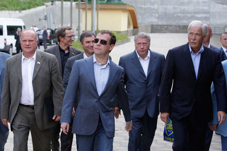 Los líderes de los partidos rusos junto con el presidente Dmitri Medvédev. Foto de Itar-Tass