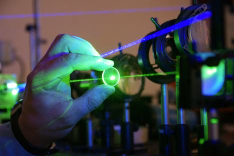Die Lasertechnik ist nicht mehr wegzudenken: Im Labor für Lasermesstechnik des Instituts für Bildverarbeitung in Samara experimentiert man an 3D-Messverfahren. Foto: RIA Novosti