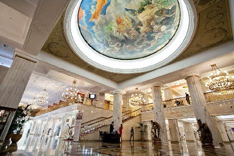 The Hotel Ukraina lobby. Source: Ruslan Sukhushin   