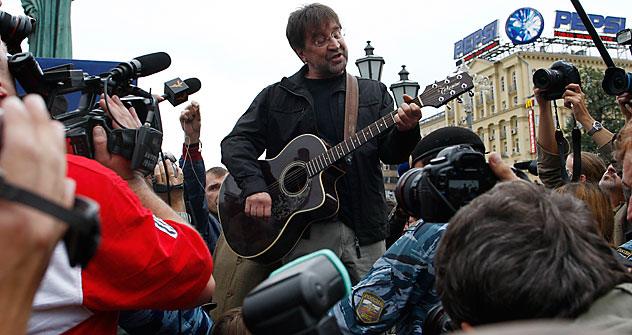 Russian rock stars such as Yuri Shevchuk have traditionally relied more on allegory and metaphor in expressing their ideas and political positions. Source: ITAR-TASS 