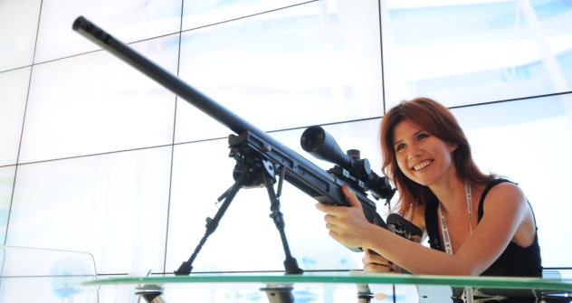 Anna Chapman at the stand of Orsis rifles at the 10th Sochi Investment Forum. Source: RIA Novosti 