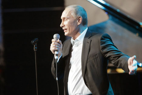 Vladimir Putin singing at the charity event in Saint-Petersburg, December 2010. Source: RIA Novosti