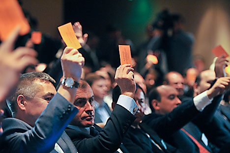 Voting at the alternative congress of the Right Cause party held at the World Trade Centre in Moscow. Source: ITAR-TASS