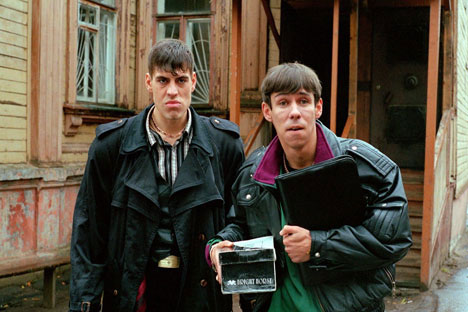 Los típicos criminales de los años 90 en la película de Alexéy Balabanov "Zhmurki", realizada en 2005. Foto de kinopoisk.ru