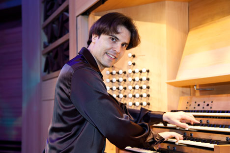 El organista español Raúl Prieto Ramírez. Fotos de los archievos personales