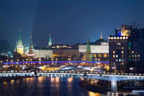 モスクワのクレムリンの夜景　＝GeoPhoto撮影
