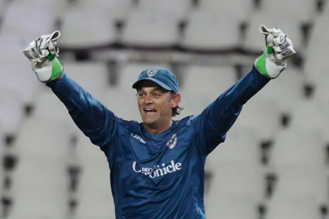 Adam Gilchrist have shown a penchant for leadership at Indian Premier League 2009. Source: AP
