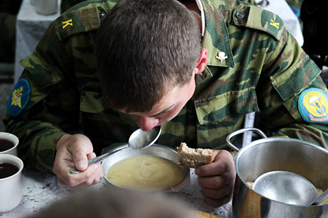 Underweight soldiers are sent to health centers in the Voronezh Region to gain necessary weight. Source: ITAR-TASS 